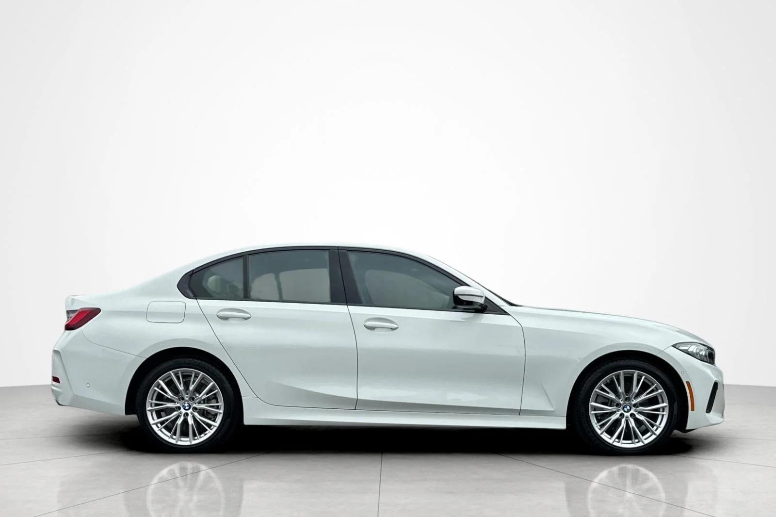 Used 2023 Alpine White BMW 330i image 6