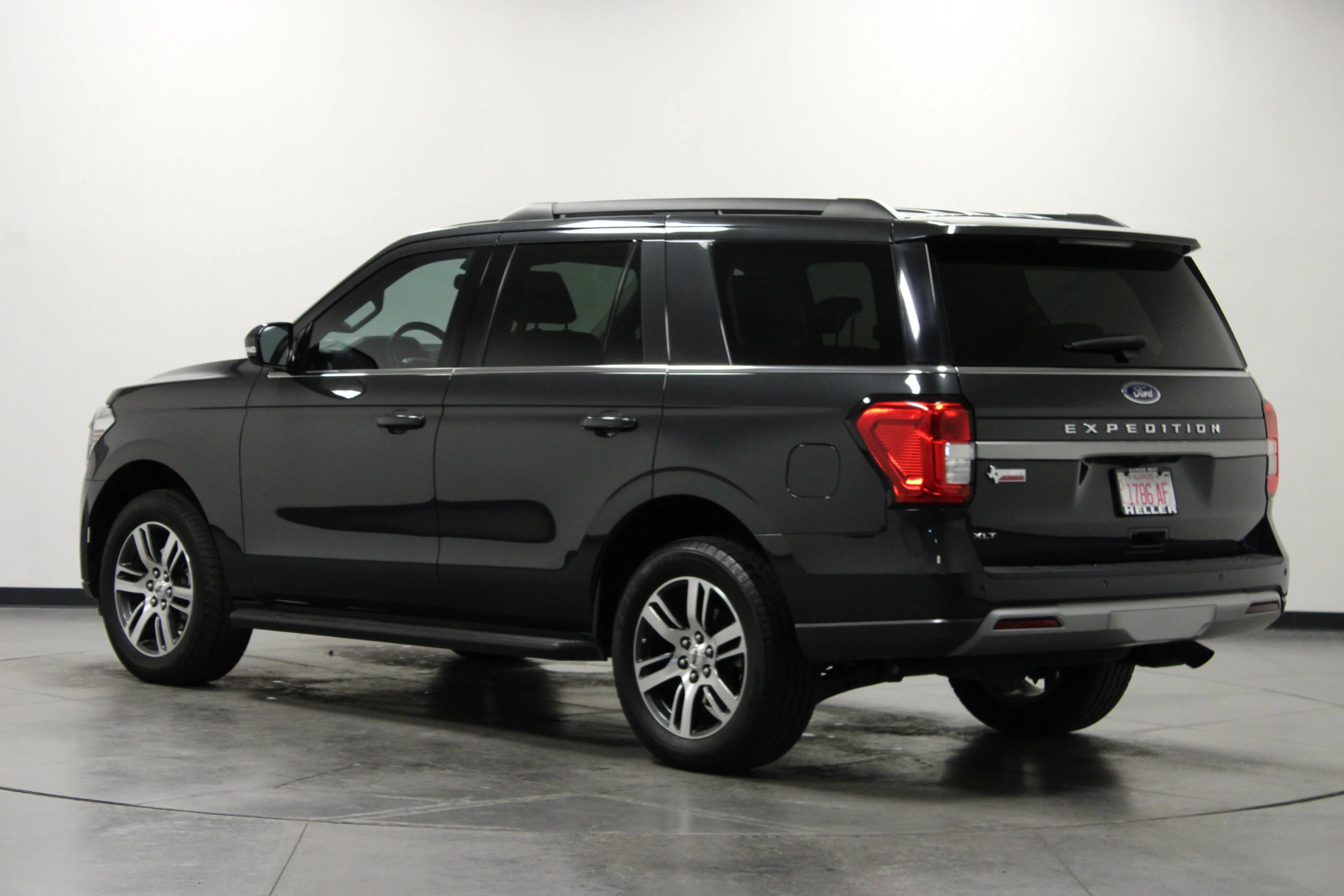 Used 2024 Gray Metallic Ford XLT image 6