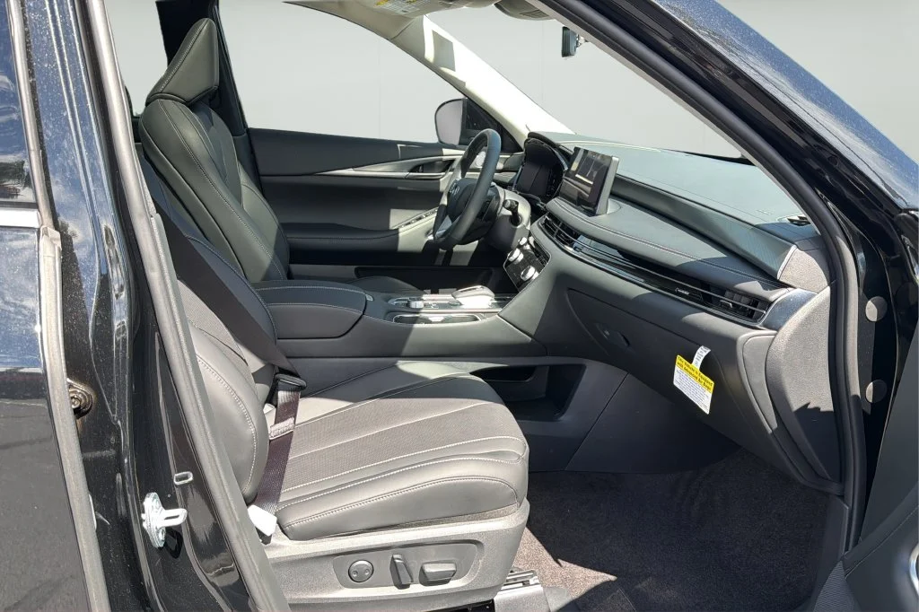 New 2027 MINERAL BLACK INFINITI Luxe FWD image 15