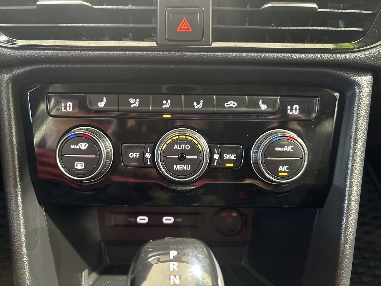 Used 2024 Pure White Volkswagen SE image 19