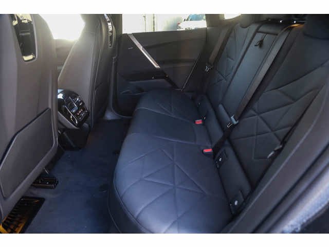 Used 2026 Alpine White BMW xDrive60 image 15