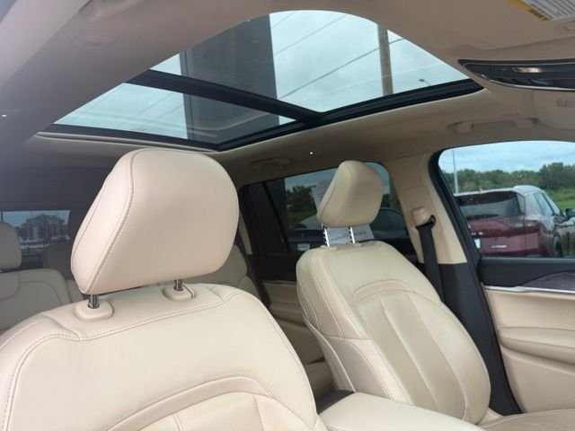 Used 2022 Gray Jeep Limited image 27