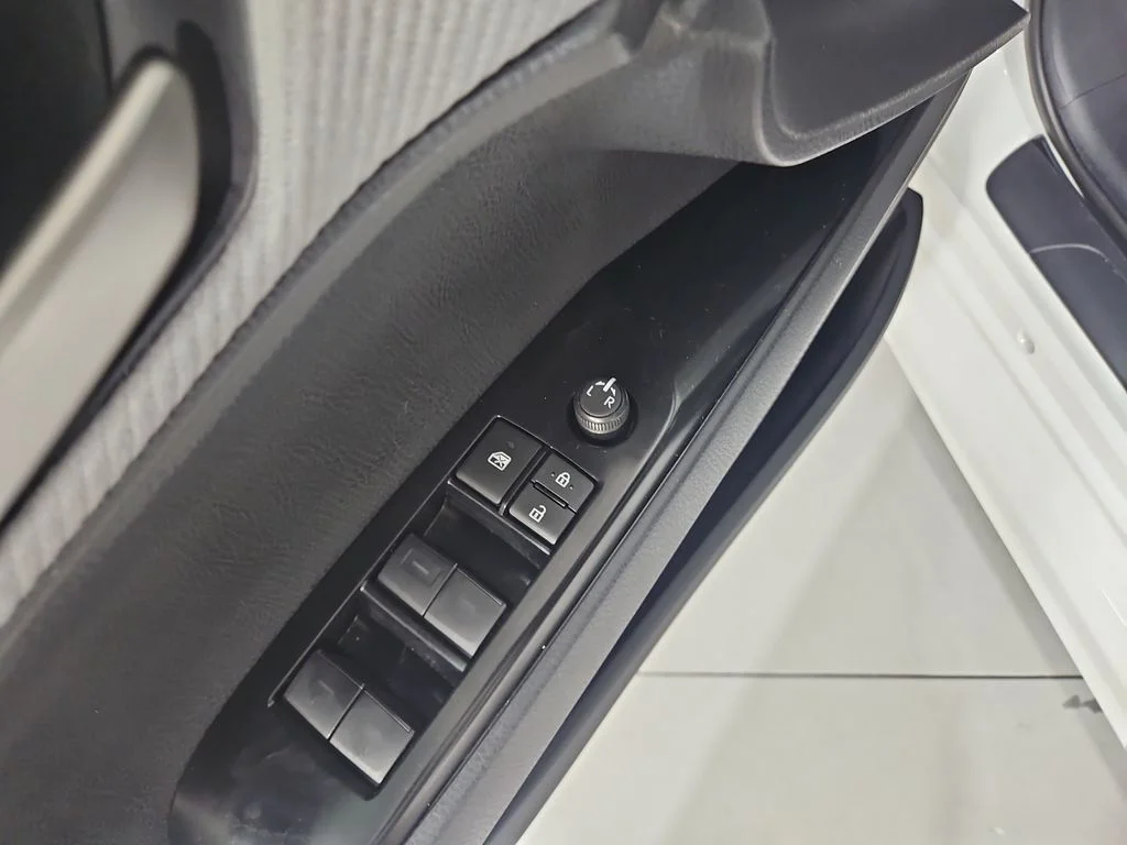 Used 2025  Toyota  image 11