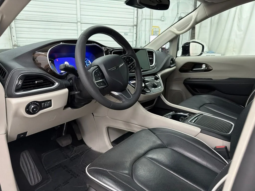 Used 2023 Blue Chrysler Limited image 15