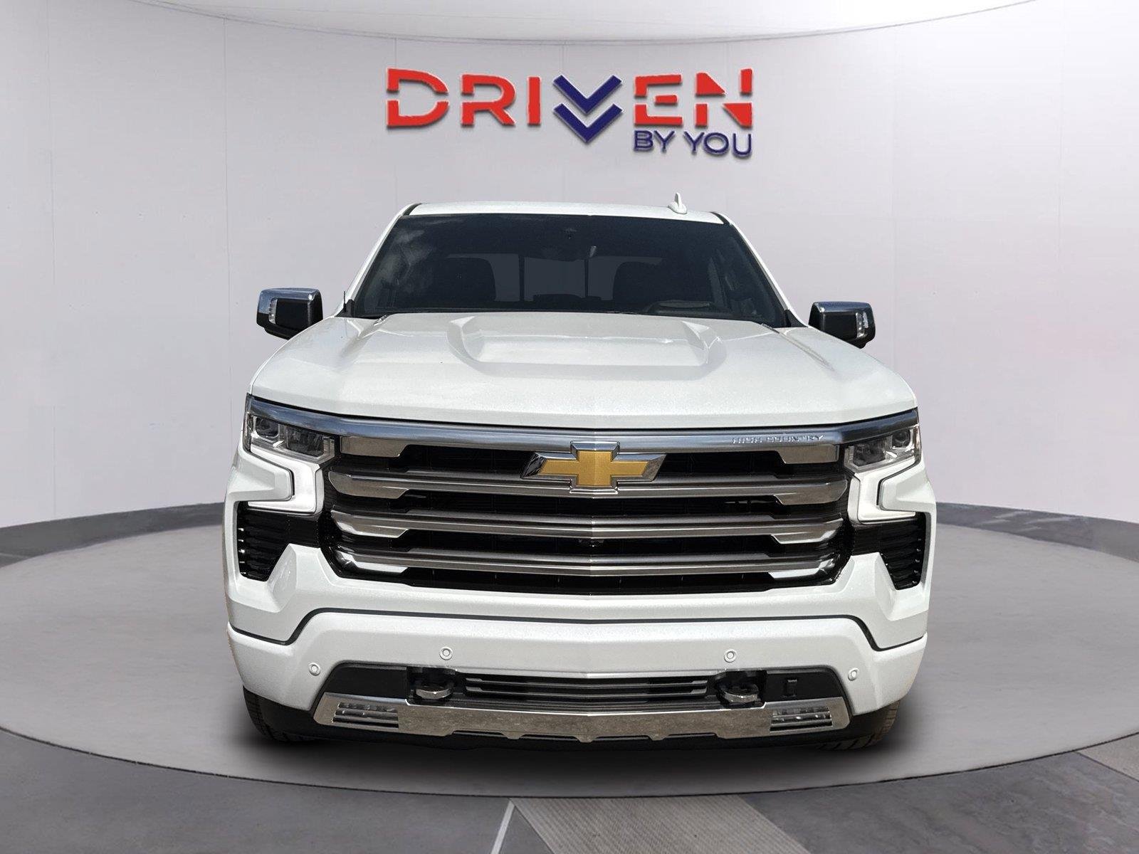 New 2026 Polar White Tricoat Chevrolet High Country image 9