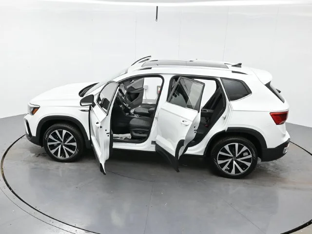Used 2022 Pure White [white Volkswagen SE image 40