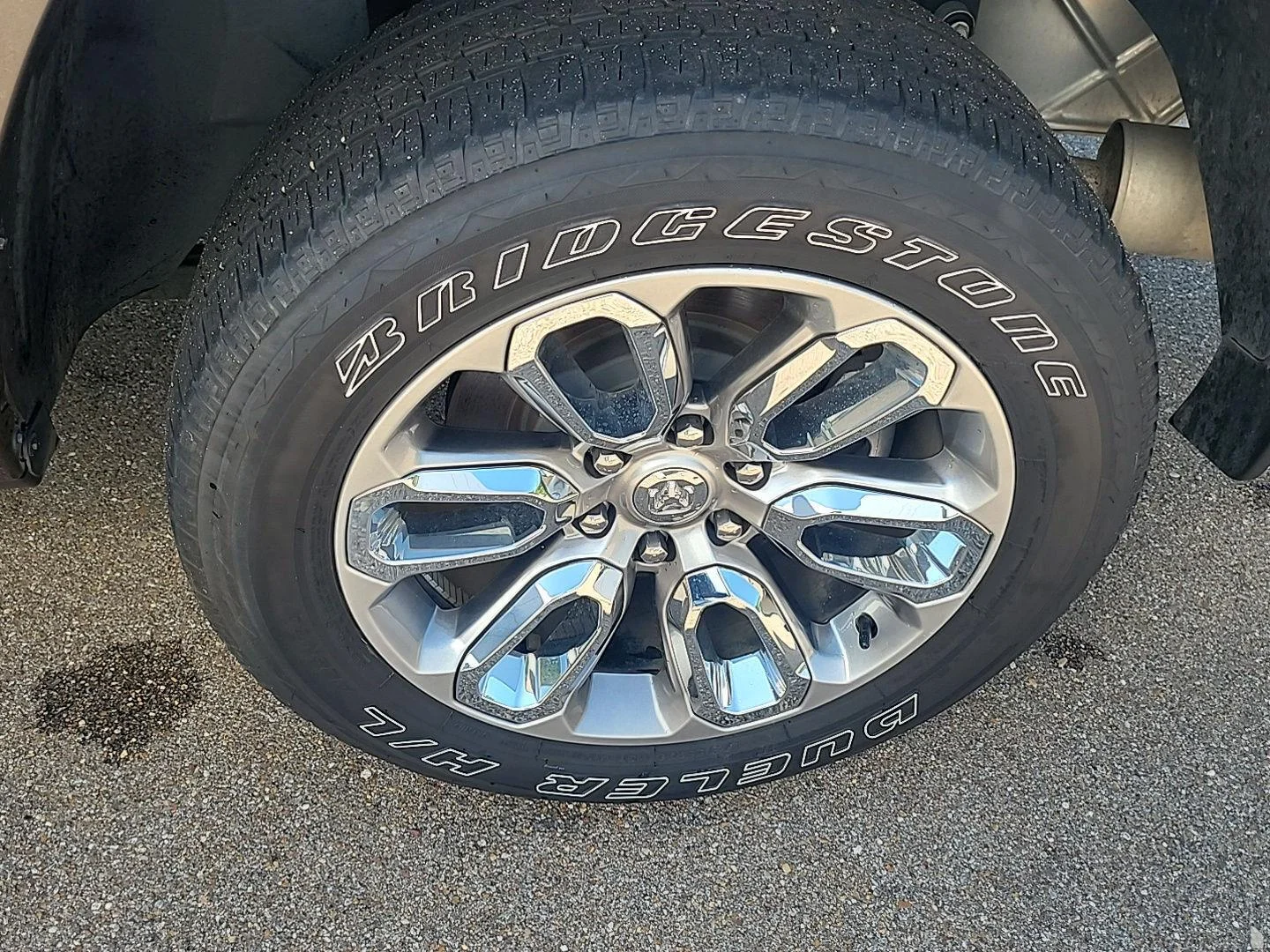 Used 2023 Granite Crystal Metallic Clearcoat Ram Laramie image 17