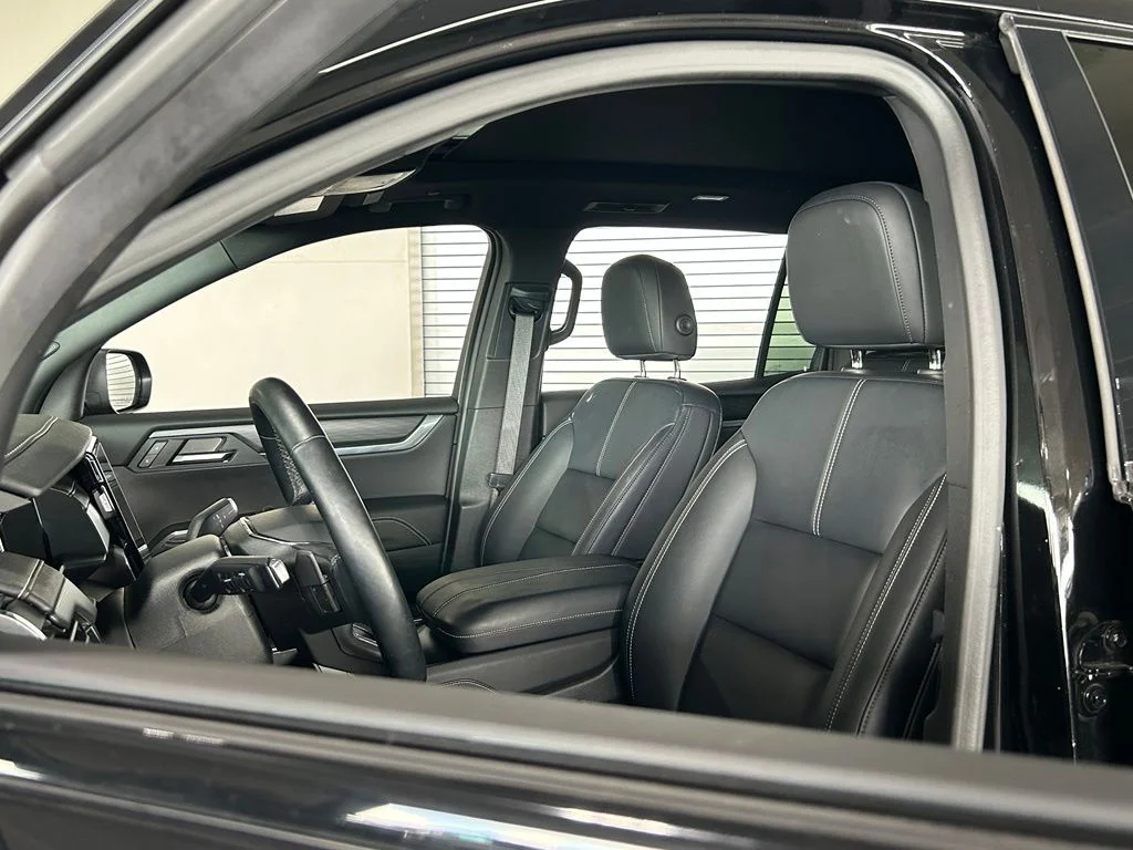 Used 2024 Ebony Twilight Metallic GMC Elevation image 12