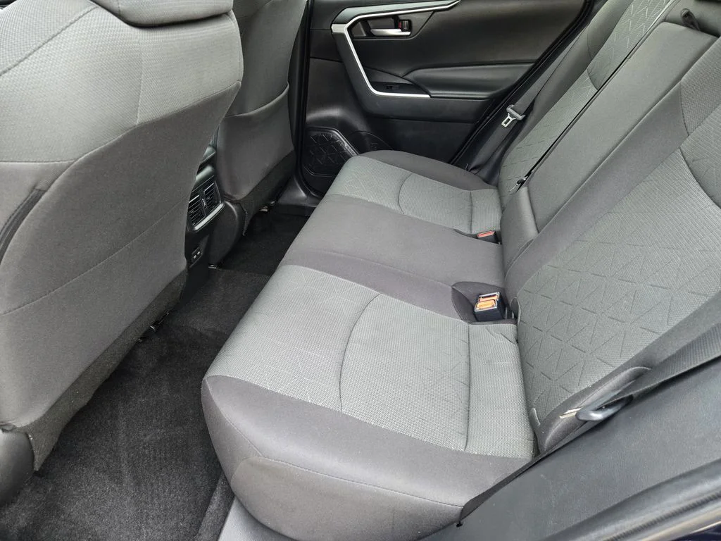 2024 Toyota RAV4 XLE - Photo 19