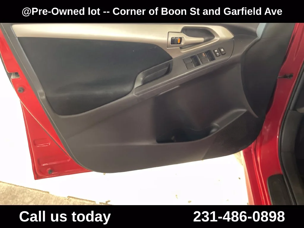 Used 2009  Toyota S image 14