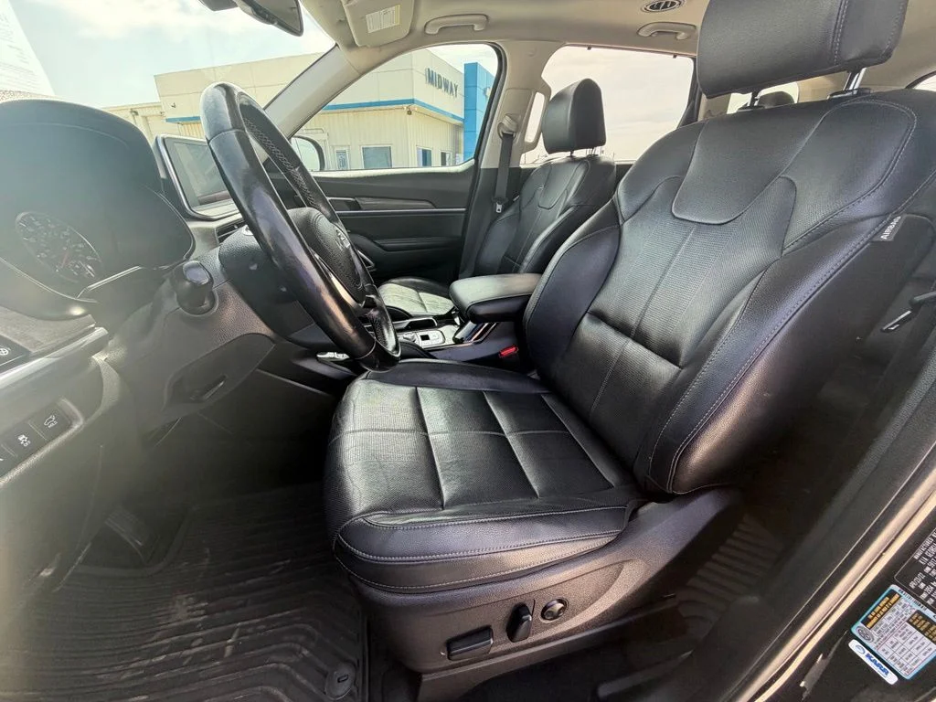 Used 2022 Black Kia EX image 11