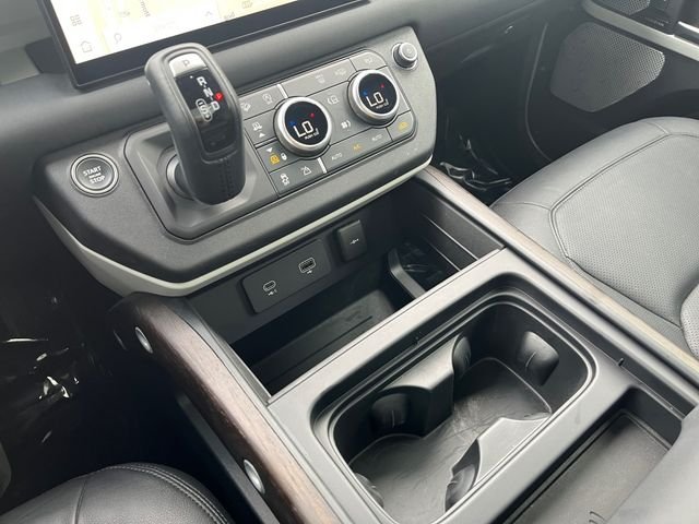 Used 2024  Land Rover S image 24