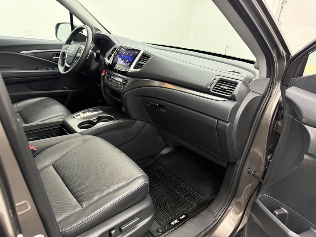 Used 2020 Pacific Pewter Metallic Honda RTL image 34
