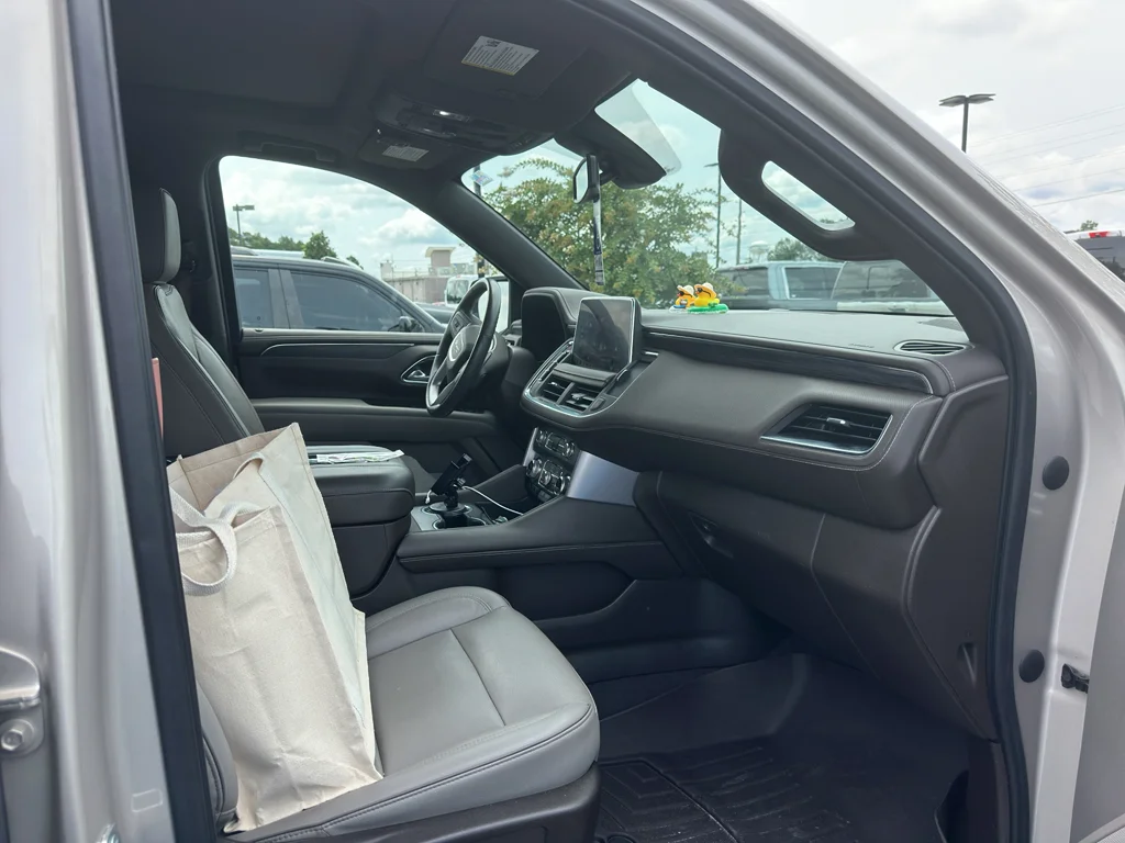 Used 2021 Beige Pearl Metallic GMC SLT image 4
