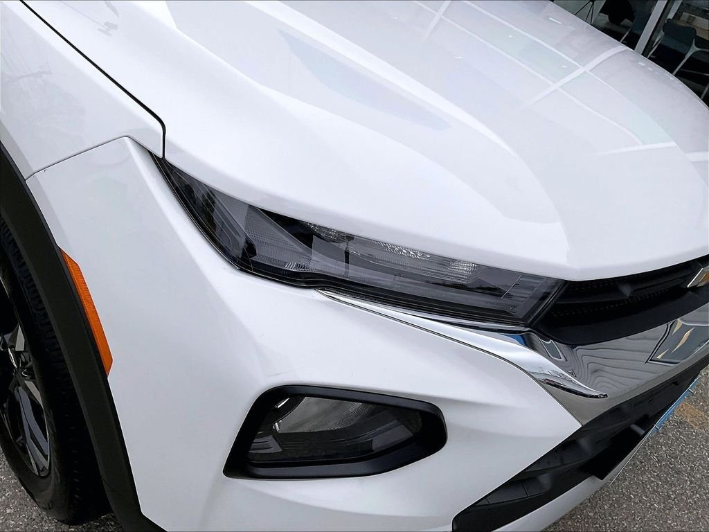 Used 2023 White Chevrolet LT image 31
