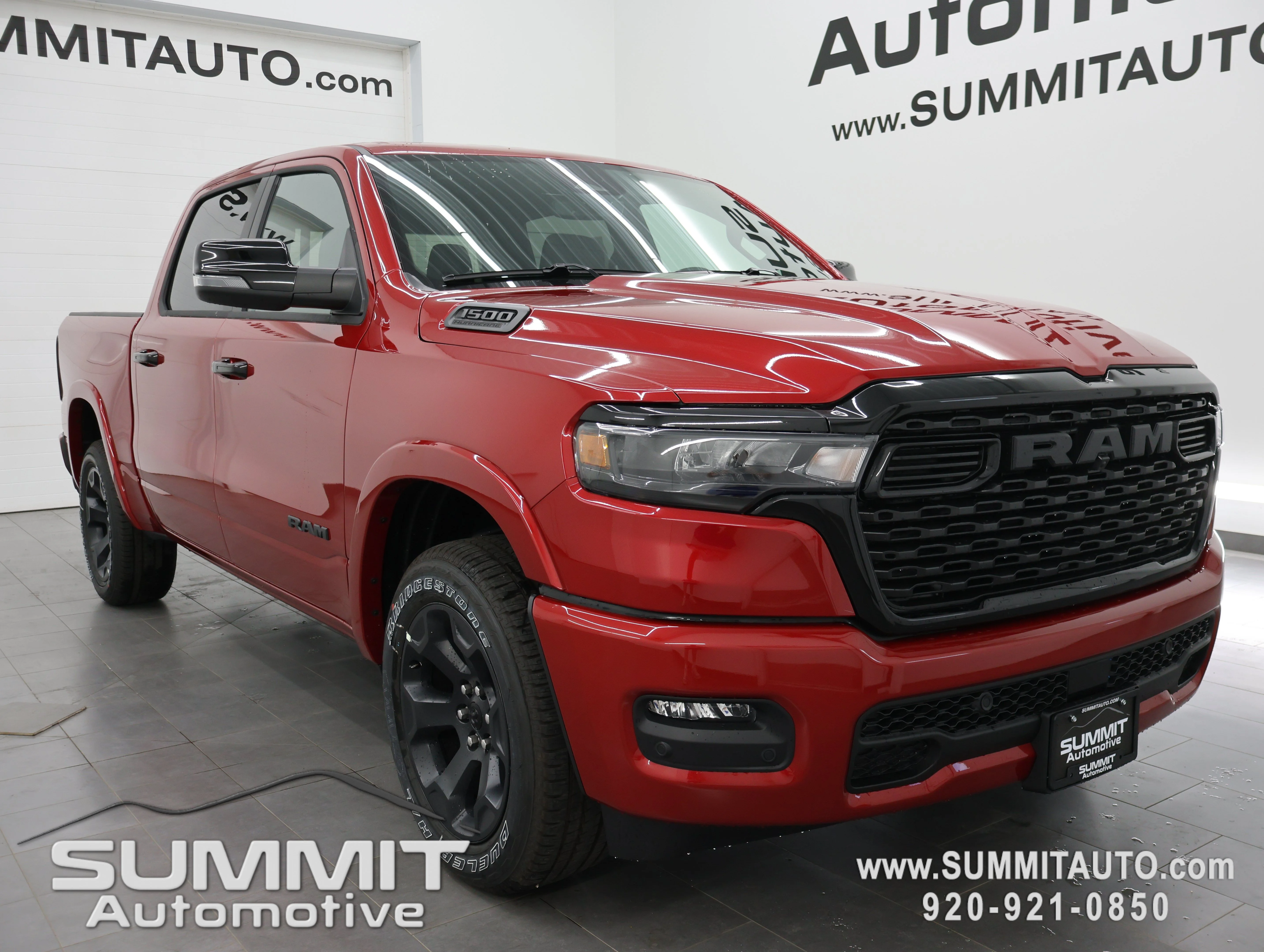 New 2026 Molten Red Pearl-Coat Exterior Paint RAM Big Horn/Lone Star image 2