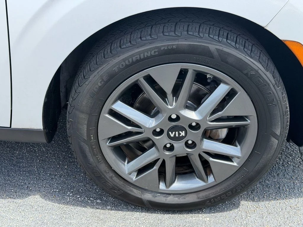 Used 2021 Silver Kia S image 20