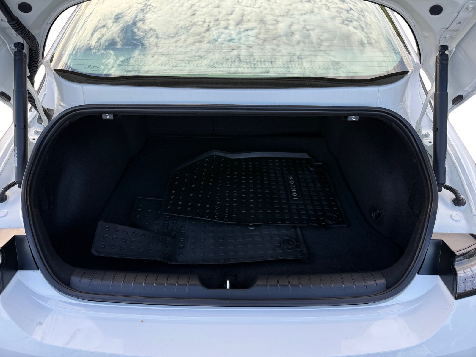 Used 2024 White Hyundai Limited image 17