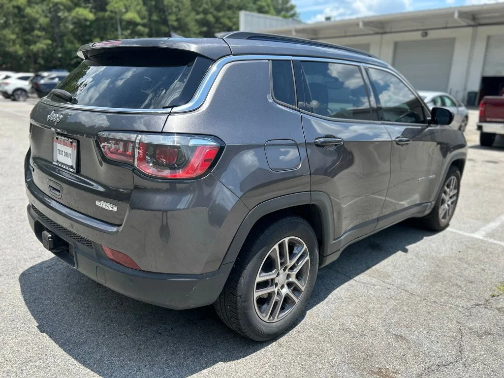 Used 2020 Gray Jeep Latitude image 7
