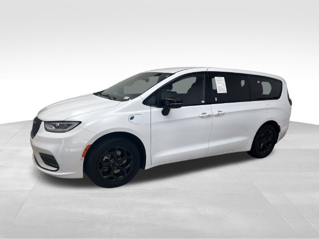 Used 2024 White Chrysler Select S Appearance image 2