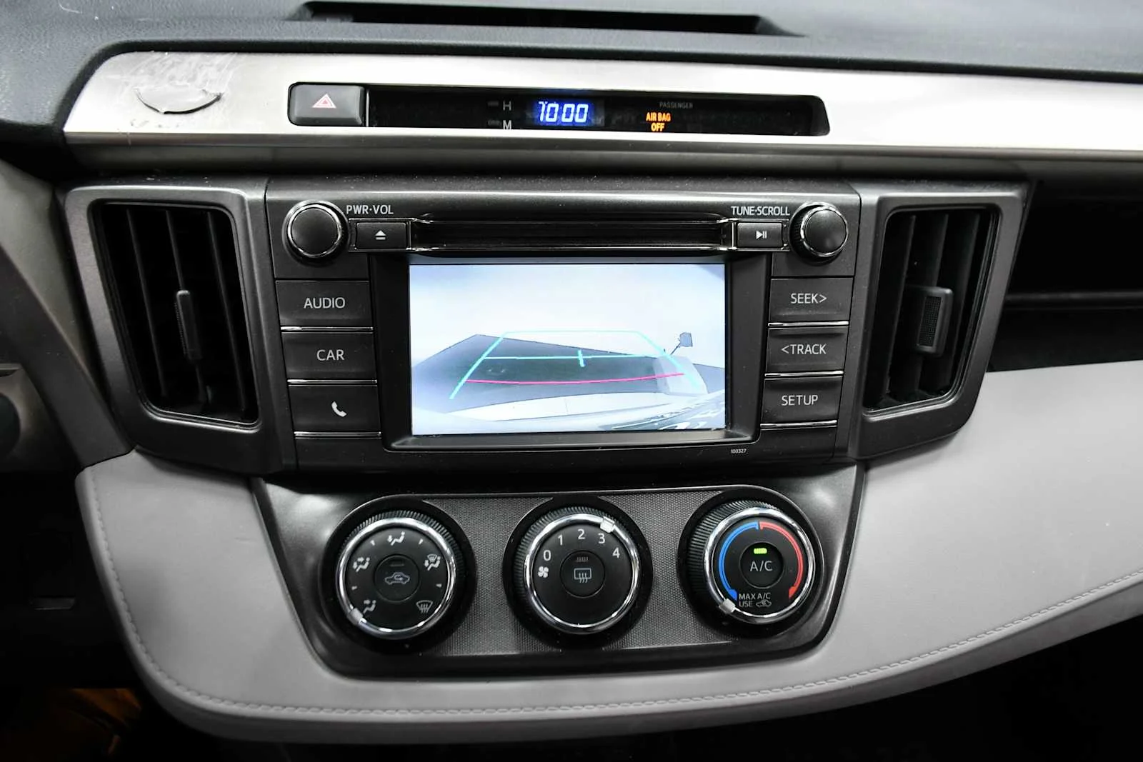 Used 2015 Classic Silver Metallic Toyota LE image 19