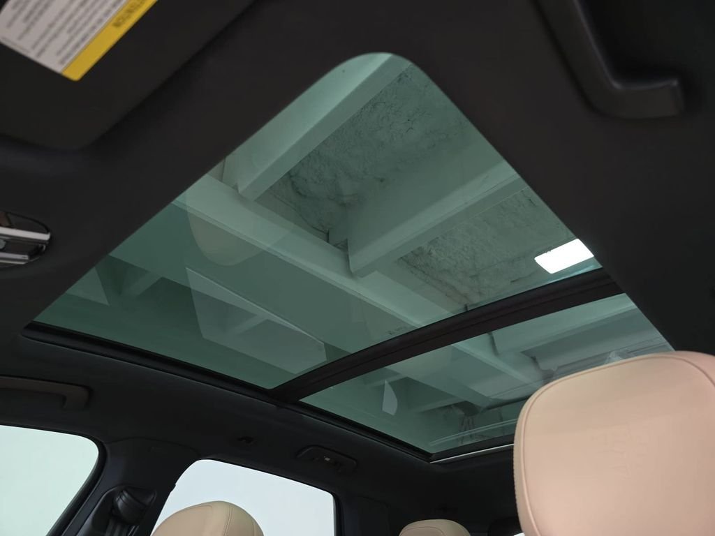 Certified Used 2023  Porsche Base image 26