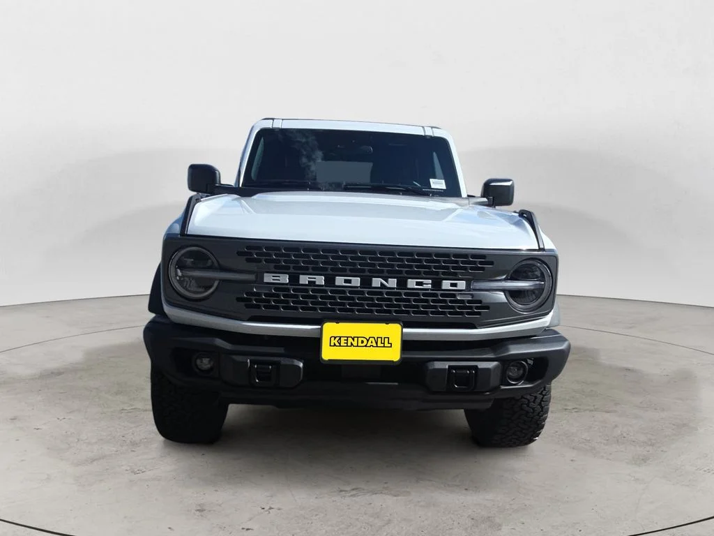 Used 2025 White Ford Badlands image 2