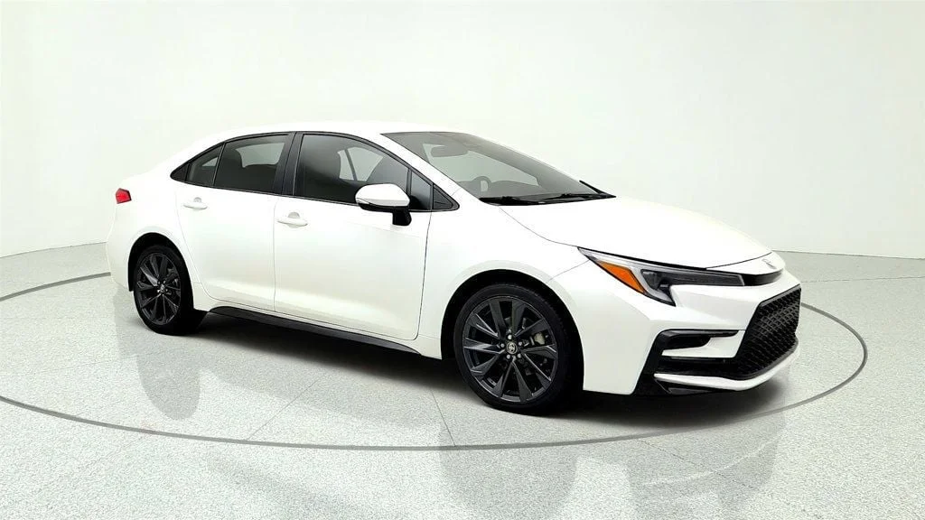Used 2024 Wind Chill Pearl Toyota SE CVT image 3