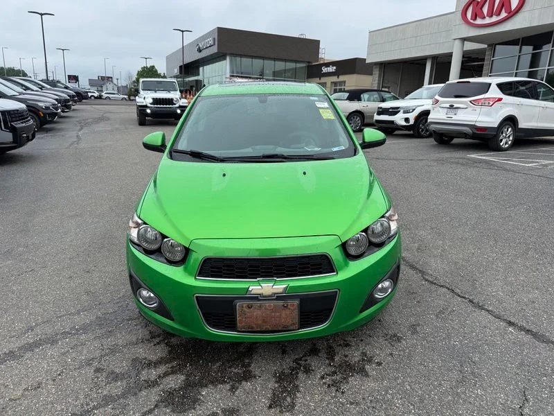 Used 2015 Green Chevrolet LT image 2