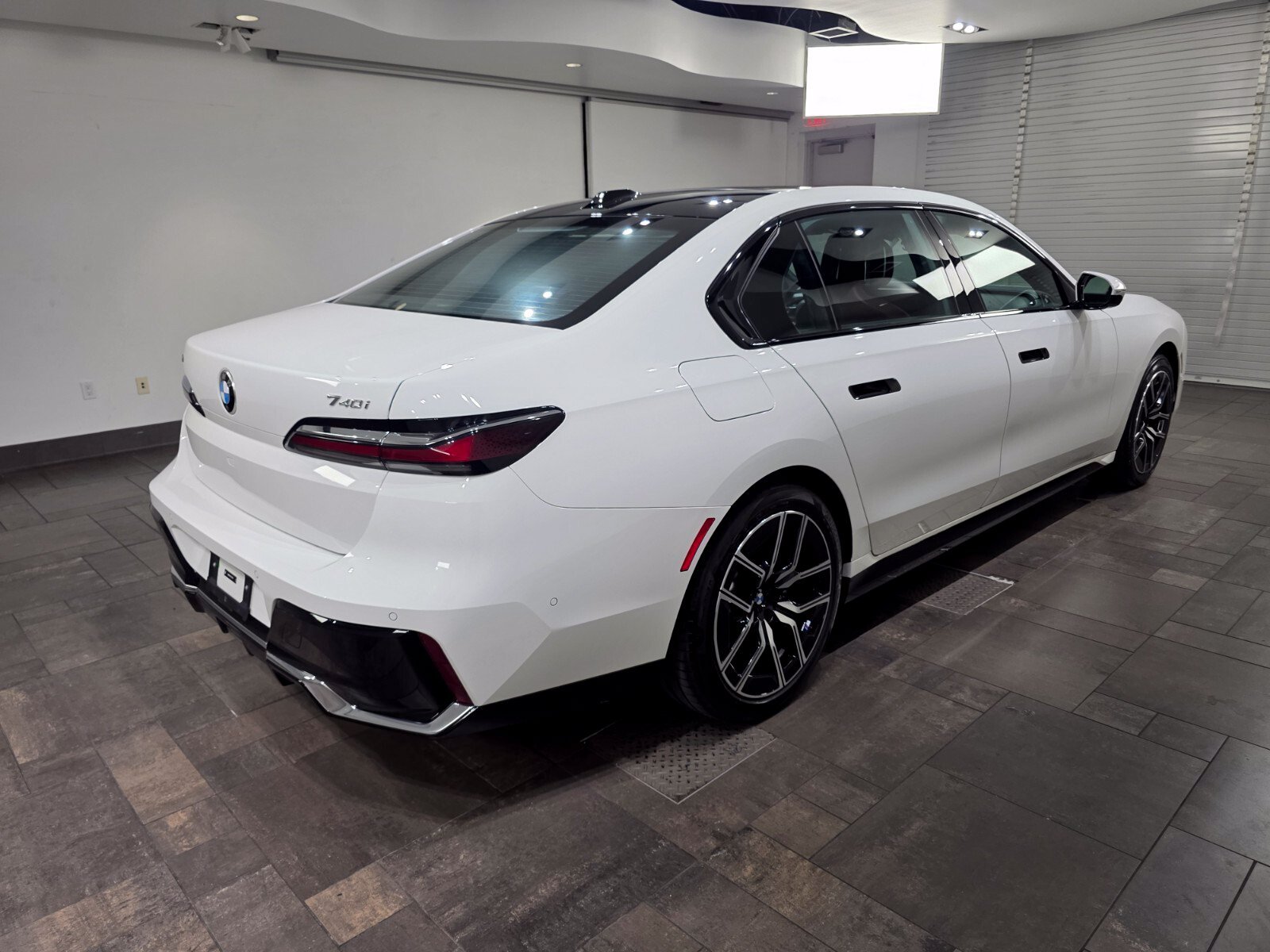 Used 2025 Alpine White BMW 740i xDrive Sedan image 25