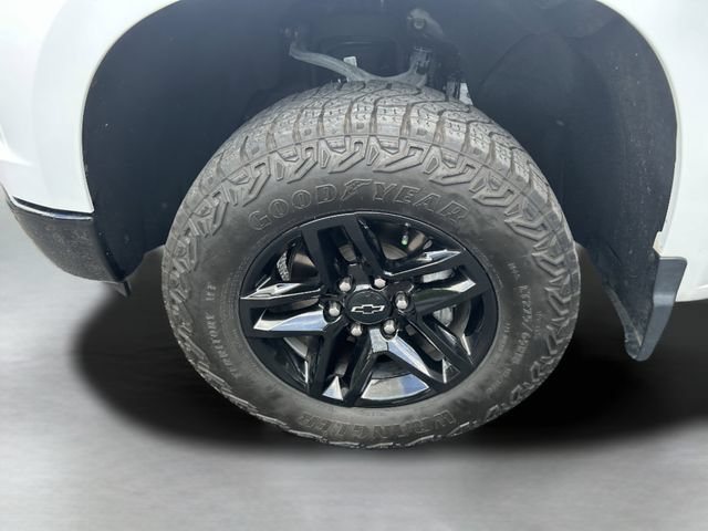 Used 2024 Summit White Chevrolet Custom Trail Boss image 36