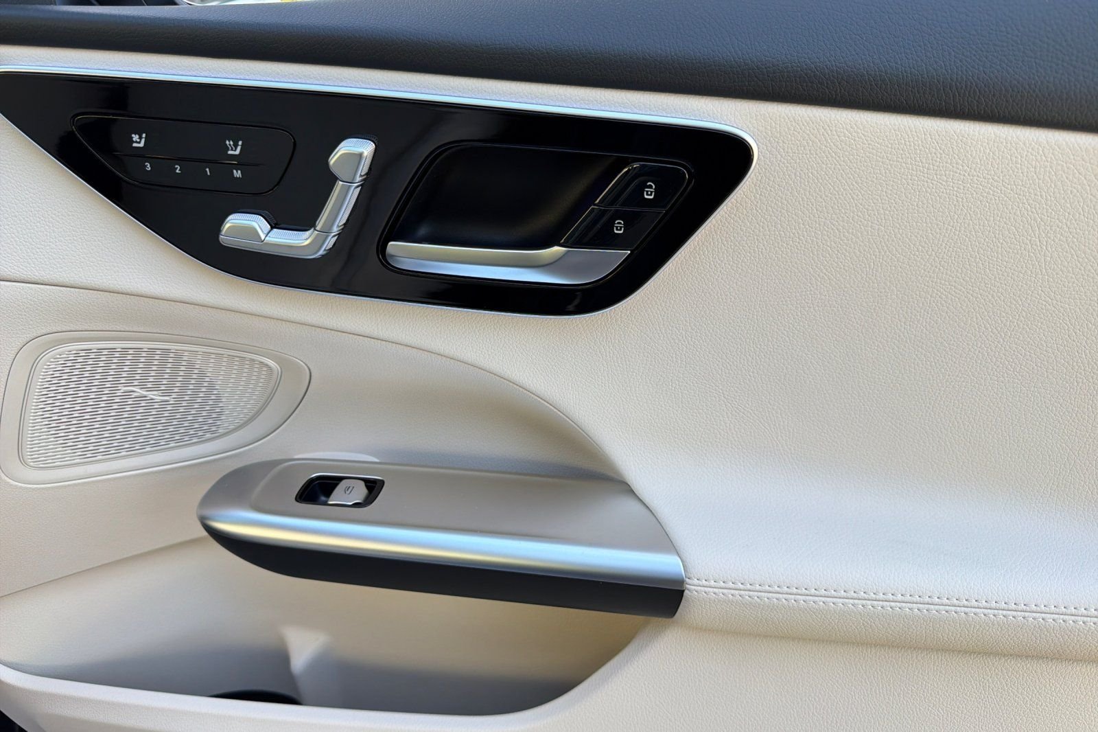 New 2026 Twilight Blue Metallic Mercedes-Benz C 300 image 34