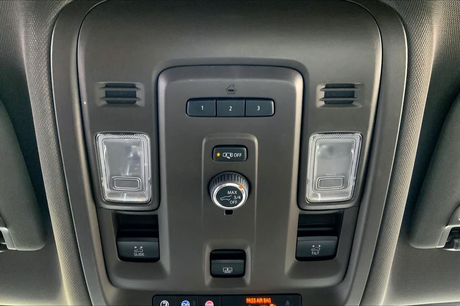 Used 2023 WHITE FROST TRICOAT GMC SLT image 35