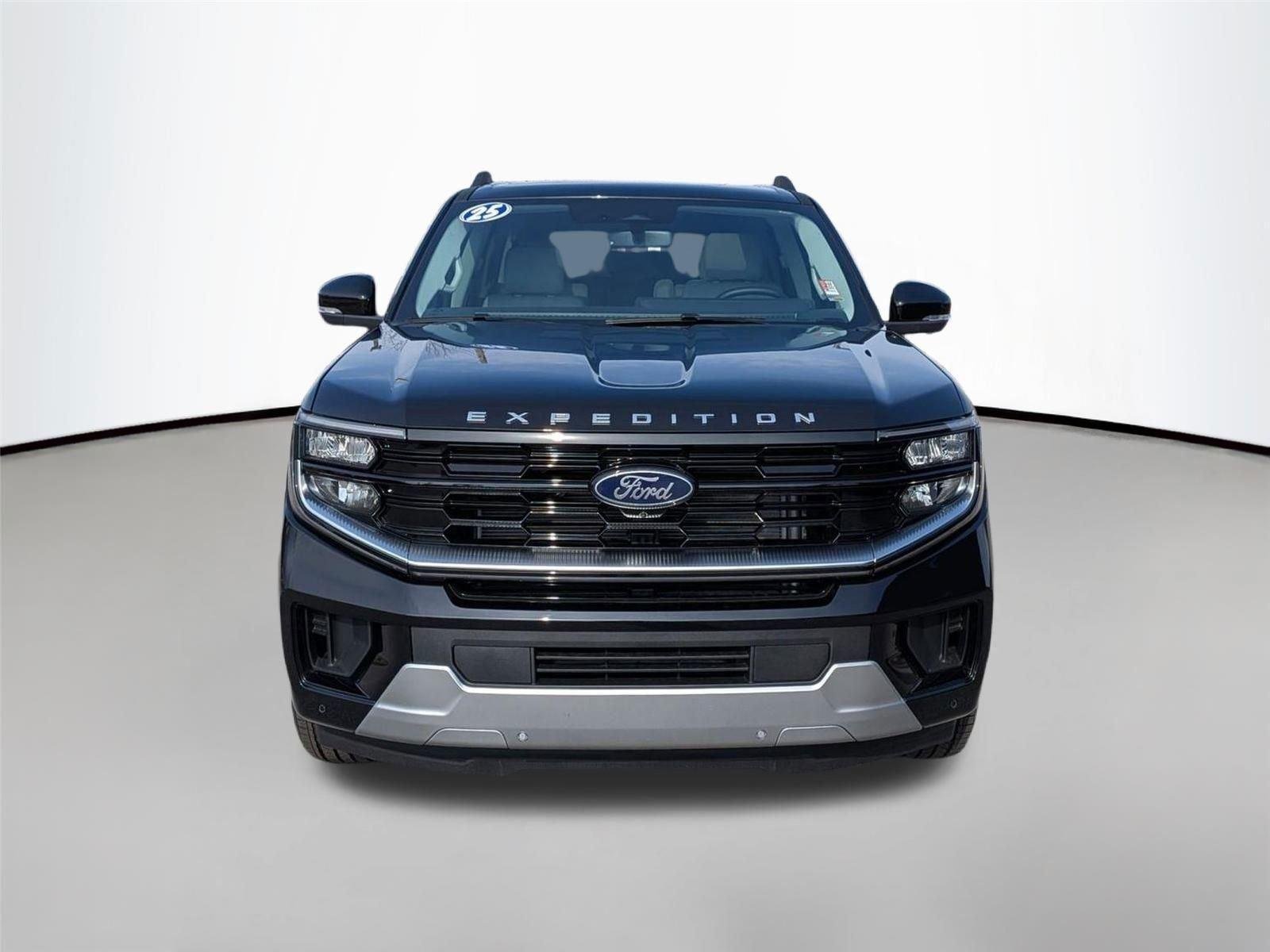 New 2025 Agate Black Metallic Ford Platinum® MAX image 4