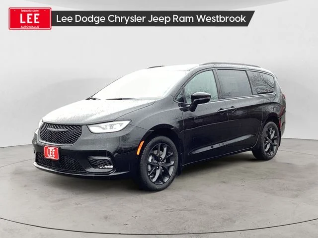 New 2026 Diamond Black Crystal Pearlcoat Chrysler LIMITED AWD image 1