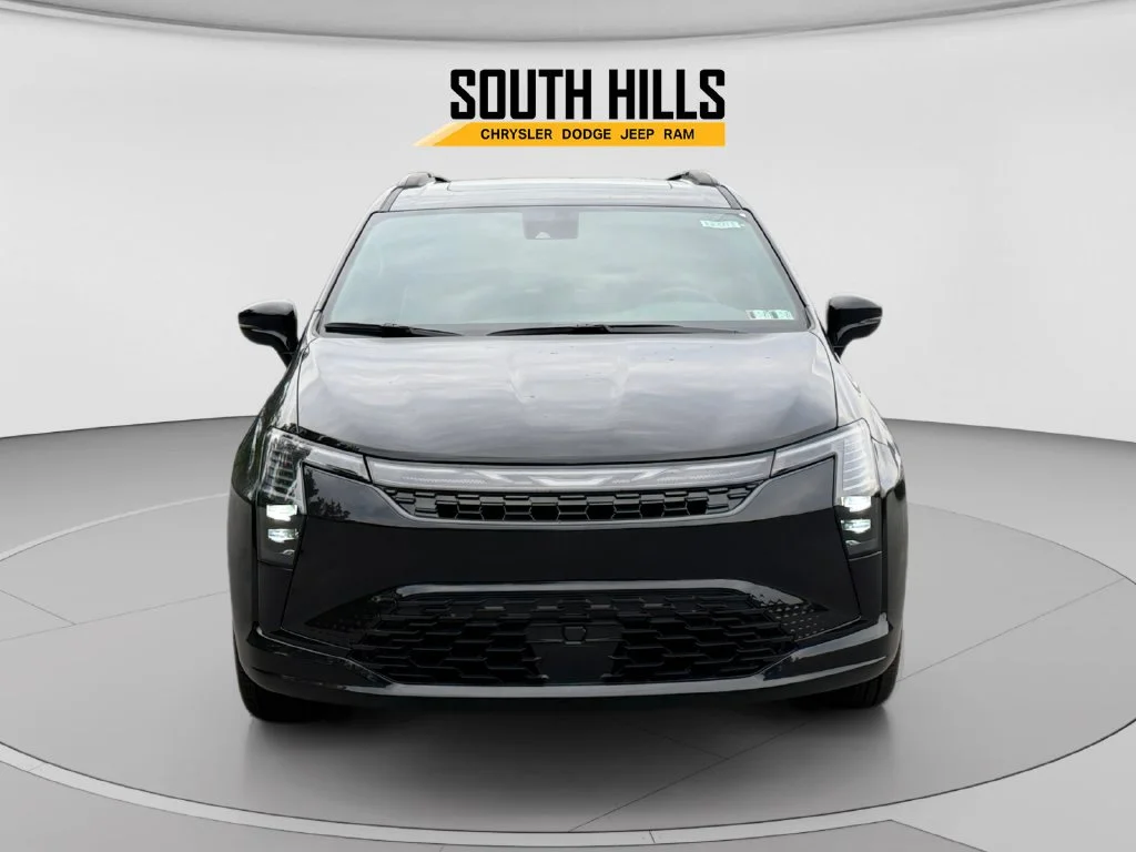 New 2027 Diamond Black Crystal Pearl-Coat Exterior Paint Chrysler Limited image 8