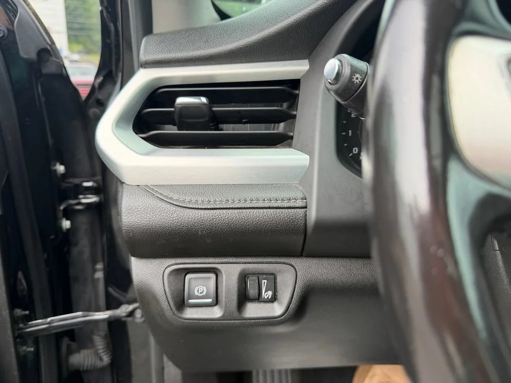 Used 2019 EBONY TWILIGHT METALLIC GMC SLE image 15