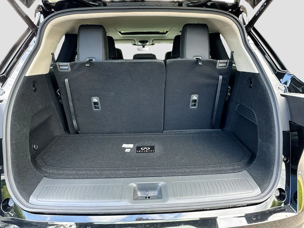 New 2027 MINERAL BLACK INFINITI Luxe FWD image 28