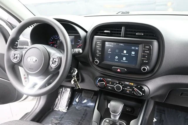 Used 2020 White Kia S image 16