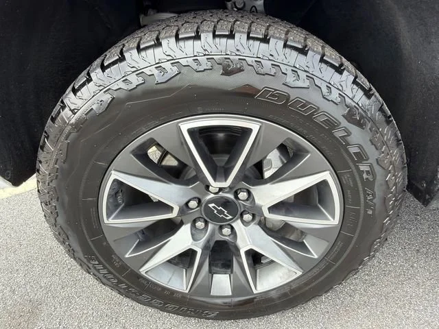 Used 2024 Summit White Chevrolet Z71 image 11
