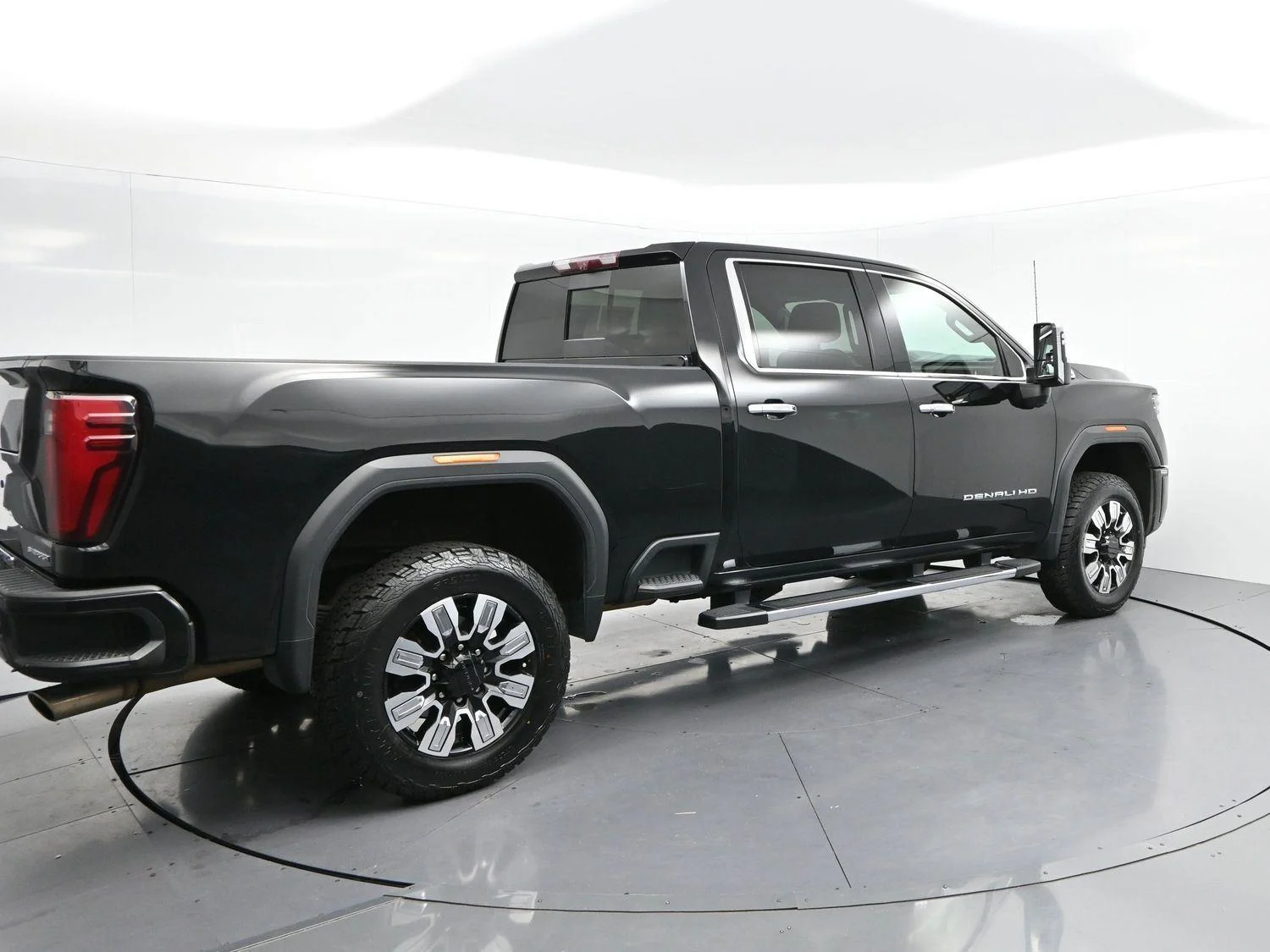 Used 2024 Onyx Black GMC Denali image 7