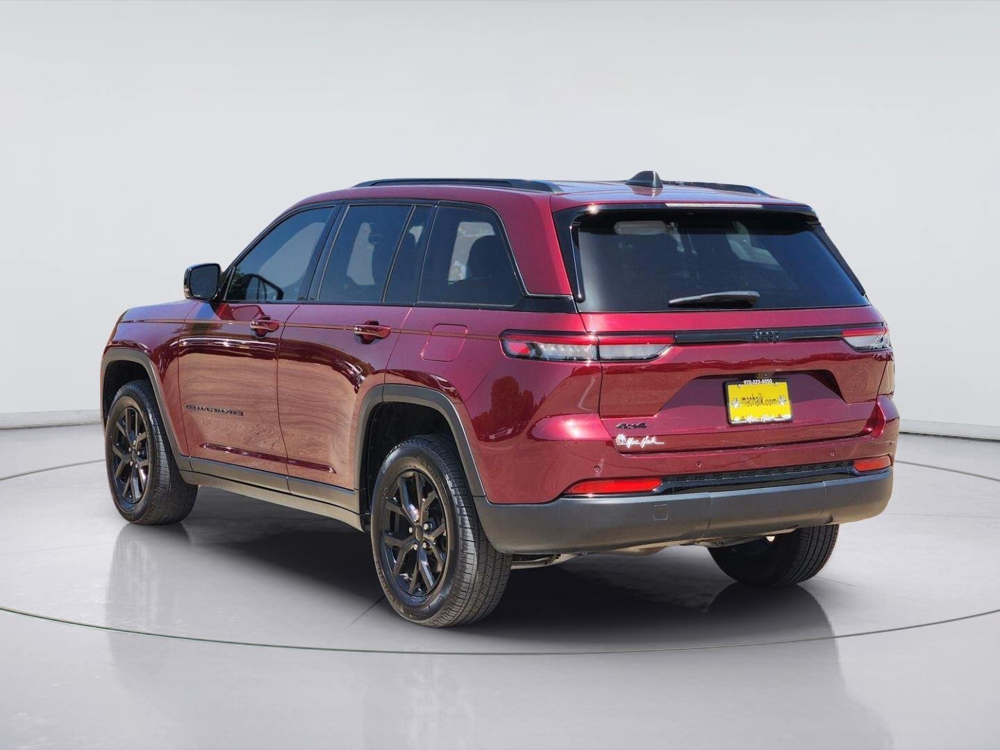 Used 2024 Velvet Red Pearlcoat Jeep Altitude image 4