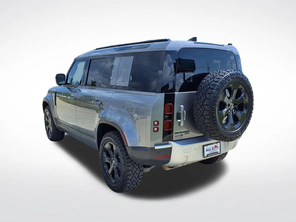 Used 2023 Black Land Rover SE image 5