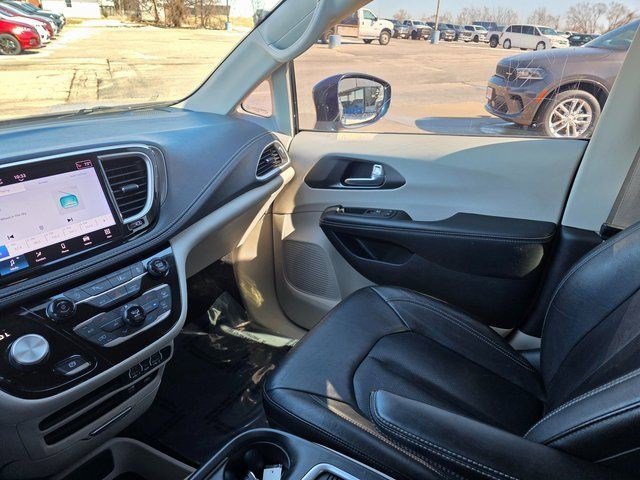 Used 2022 Fathom Blue Pearlcoat Chrysler Touring L image 32