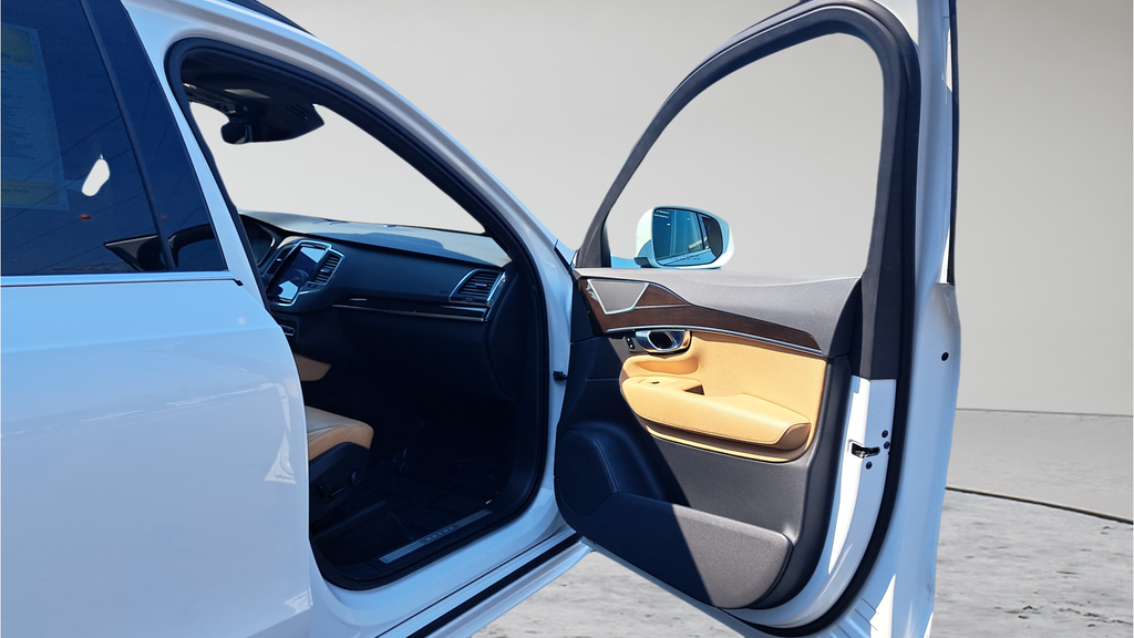 Used 2019 White Volvo T6 Momentum image 15