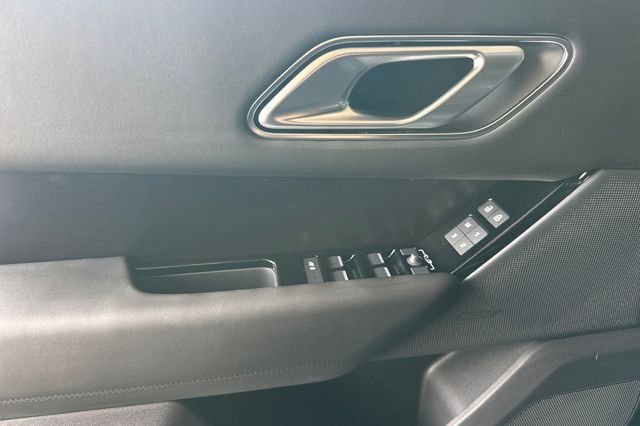 New 2026 Santorini Black Land Rover Dynamic SE image 10