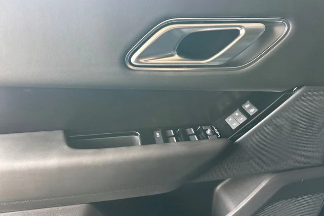 New 2026 Santorini Black Land Rover Dynamic SE image 10