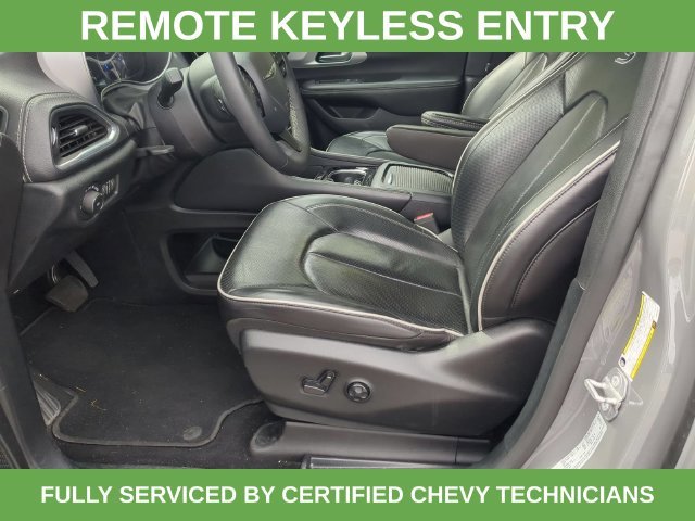 Used 2025 White Chrysler Limited image 20