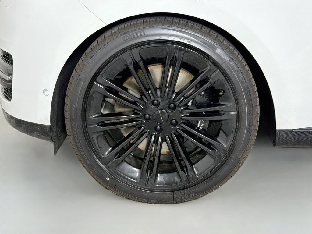 New 2026 Fuji White Land Rover SE image 33