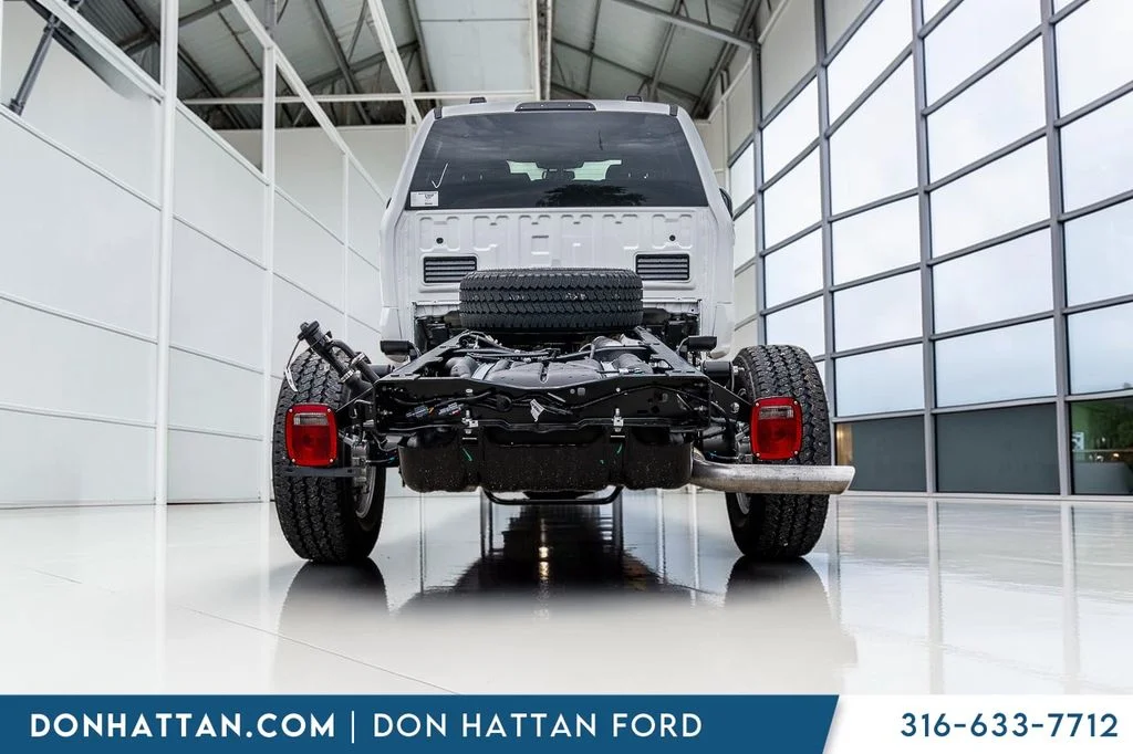 New 2026 Oxford White Ford F-350® XLT image 28